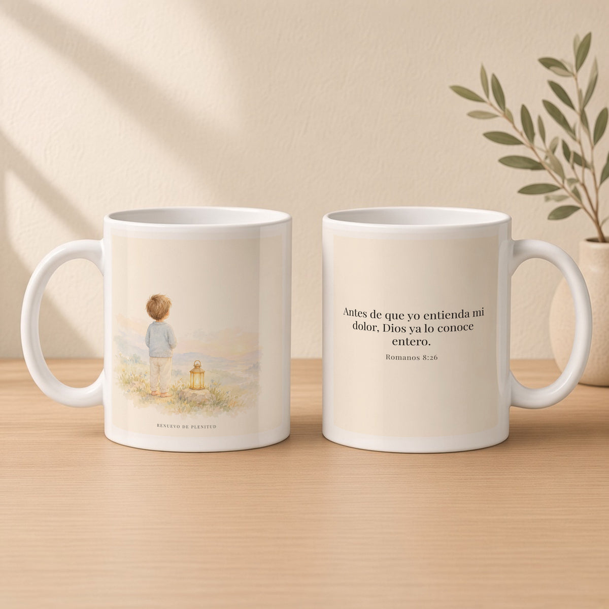 Dios conoce mi corazón mejor que yo mismo | Taza cristiana con frase devocional | Romanos 8:26 — 11oz · Estudio crema cálido, arte y frase devocional en dos tazas