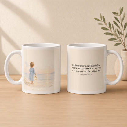 En Tu misericordia confío, Señor | Taza con arte cristiano | Salmo 13:1-2, 5 — 11oz · Estudio crema cálido, arte y frase devocional en dos tazas