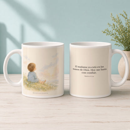 El mañana ya está en las manos de Dios | Taza de fe para cada mañana | Mateo 6:34 — 15oz · Mañana aqua, arte y frase devocional en dos tazas