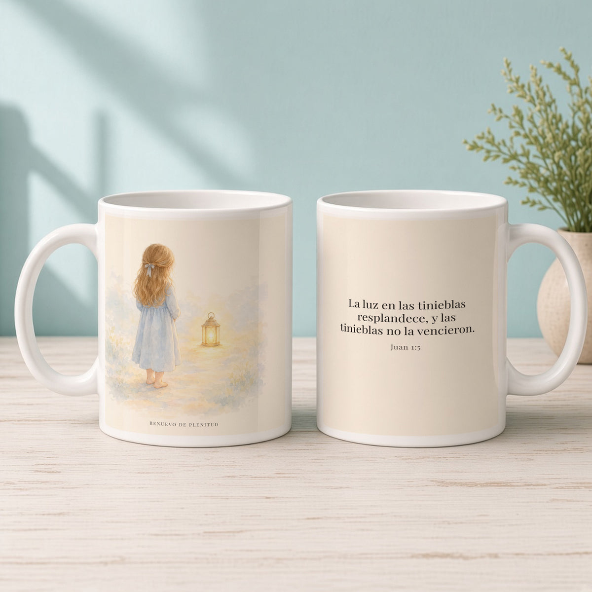 La luz de Dios brilla en mis tinieblas | Taza devocional ilustrada | Juan 1:5 — 15oz · Mañana aqua, arte y frase devocional en dos tazas