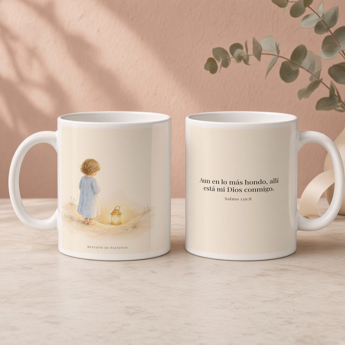 Aun en lo más hondo, allí está Dios | Taza cristiana con frase devocional | Salmo 139:8 — 15oz · Regalo rosa empolvado, arte y frase devocional en dos tazas