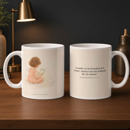 Grande es la bondad del Señor conmigo | Taza cristiana con frase devocional | Lamentaciones 3:22-23 — 15oz · Estudio carbón, arte y frase devocional en dos tazas