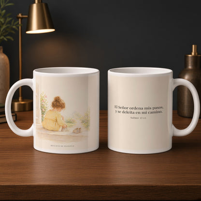 Jehová ordena mis pasos | Taza de inspiración bíblica | Salmo 37:23 — 15oz · Estudio carbón, arte y frase devocional en dos tazas