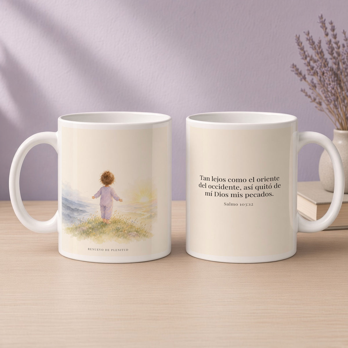 Cuan lejos está el oriente del occidente | Taza devocional ilustrada | Salmo 103:12 — 15oz · Devocional lavanda, arte y frase devocional en dos tazas