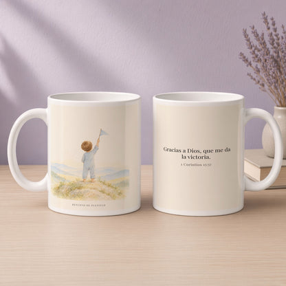 Gracias a Dios, que nos da la victoria | Taza devocional de fe | 1 Corintios 15:57 — 15oz · Devocional lavanda, arte y frase devocional en dos tazas