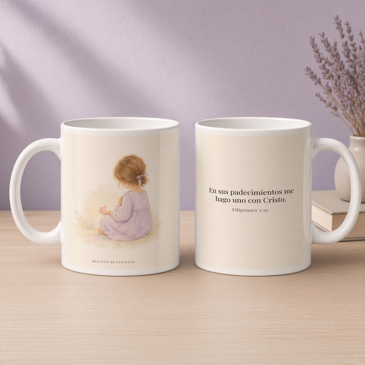 Participar de sus padecimientos me acerca a Él | Taza devocional ilustrada | Filipenses 3:10 — 15oz · Devocional lavanda, arte y frase devocional en dos tazas