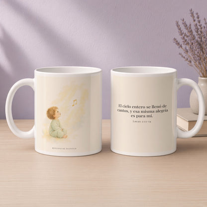 El ejército del cielo canta mi alegría | Taza de inspiración bíblica | Lucas 2:13-14 — 15oz · Devocional lavanda, arte y frase devocional en dos tazas