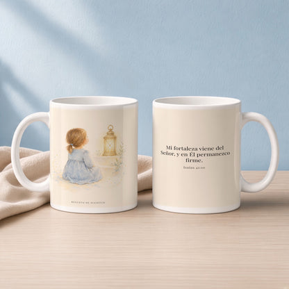 Mi fortaleza viene del Señor | Taza cristiana en dos tamaños | Isaías 41:10 — 15oz · Lectura azul sereno, arte y frase devocional en dos tazas