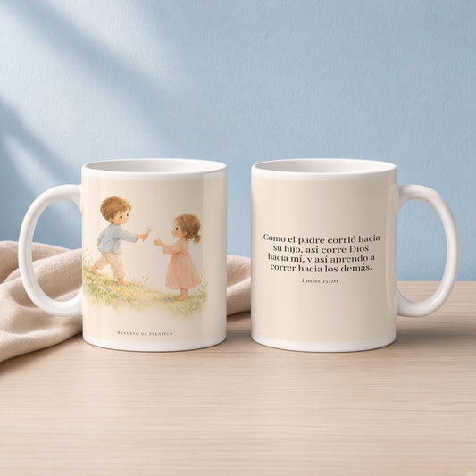 El Padre corre a mi encuentro | Taza con arte cristiano | Lucas 15:20 — 15oz · Lectura azul sereno, arte y frase devocional en dos tazas