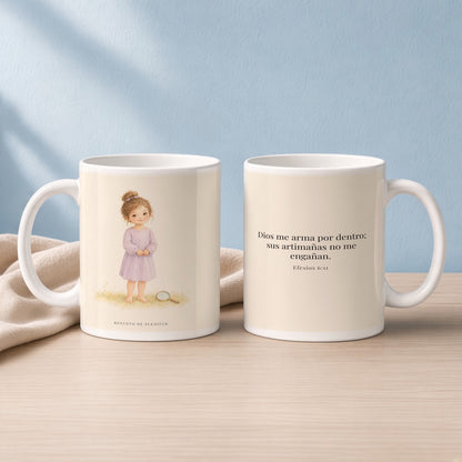 Dios me arma contra las astucias del enemigo | Taza de fe para cada mañana | Efesios 6:11 — 15oz · Lectura azul sereno, arte y frase devocional en dos tazas
