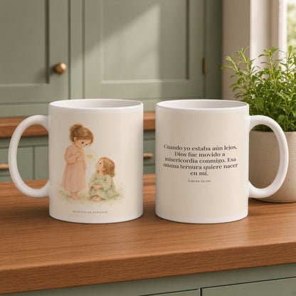 Dios es movido a misericordia | Taza cristiana con frase devocional | Lucas 15:20 — 15oz · Cocina verde salvia, arte y frase devocional en dos tazas
