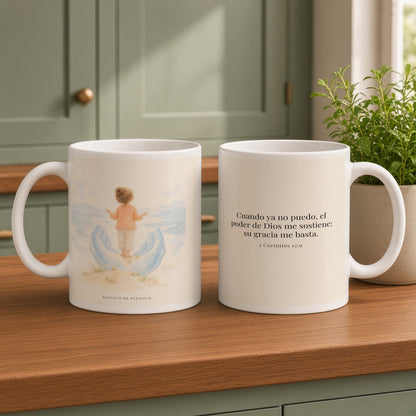 El poder de Dios se perfecciona en mi debilidad | Taza bíblica de cerámica | 2 Corintios 12:9 — 15oz · Cocina verde salvia, arte y frase devocional en dos tazas