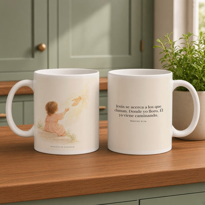 Jesús se acerca a los que claman | Taza cristiana para regalar | Marcos 9:24 — 15oz · Cocina verde salvia, arte y frase devocional en dos tazas
