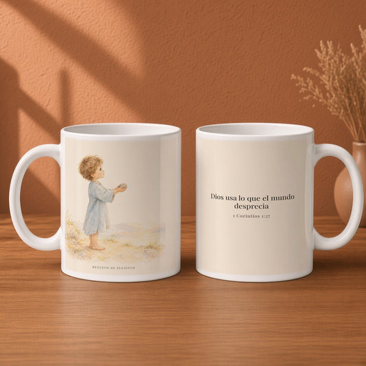 Dios usa lo que el mundo desprecia | Taza cristiana en dos tamaños | 1 Corintios 1:27 — 15oz · Desayuno terracota, arte y frase devocional en dos tazas