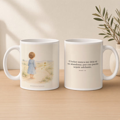 El Señor no me deja ni me abandona | Taza cristiana para regalar | Josué 1:9 — 15oz · Estudio crema cálido, arte y frase devocional en dos tazas