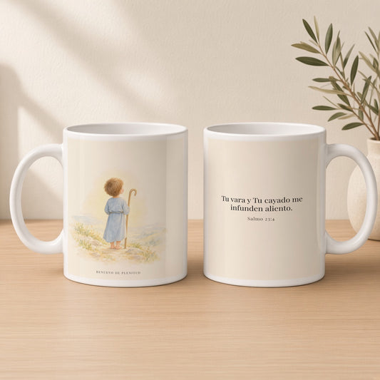 Tu vara y Tu cayado me infunden aliento | Taza cristiana para regalar | Salmo 23:4 — 15oz · Estudio crema cálido, arte y frase devocional en dos tazas