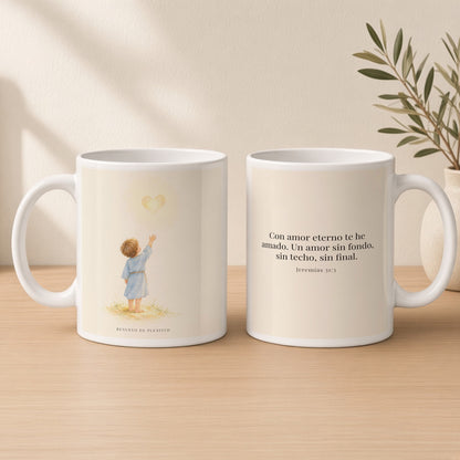 Con amor eterno te he amado | Taza de inspiración bíblica | Jeremías 31:3 — 15oz · Estudio crema cálido, arte y frase devocional en dos tazas
