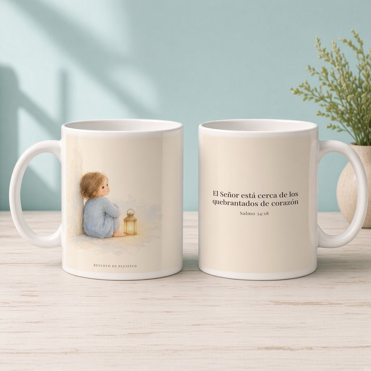 Jehová está cerca de los quebrantados de corazón | Taza devocional ilustrada | Salmo 34:18 — 15oz · Mañana aqua, arte y frase devocional en dos tazas