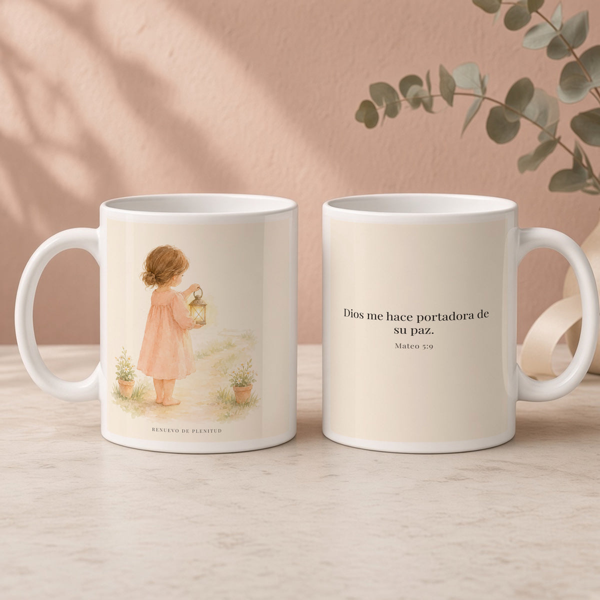 Dios me hace portadora de su paz | Taza cristiana para regalar | Mateo 5:9 — 15oz · Regalo rosa empolvado, arte y frase devocional en dos tazas