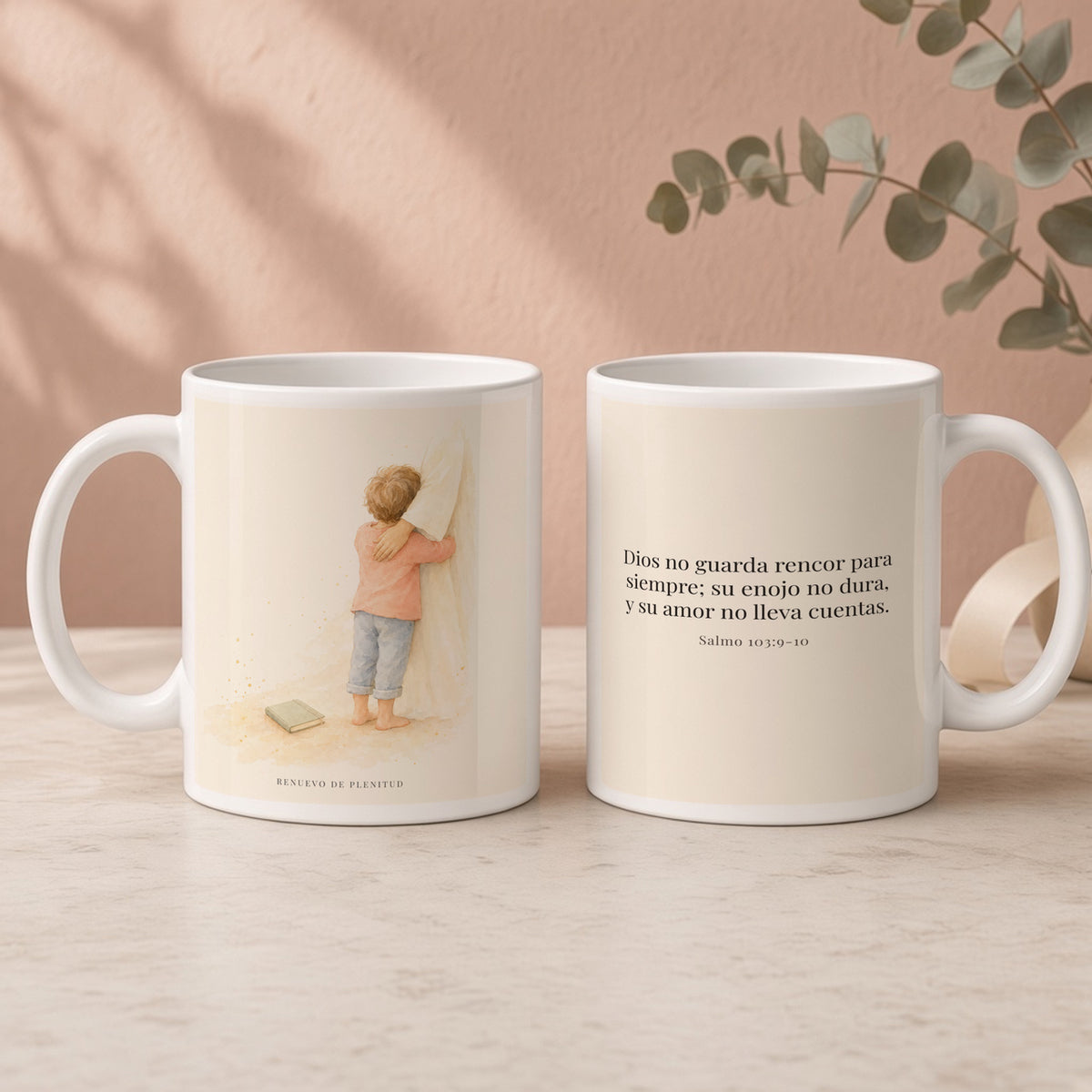 Dios no nos guarda rencor para siempre | Taza cristiana en dos tamaños | Salmo 103:9-10 — 15oz · Regalo rosa empolvado, arte y frase devocional en dos tazas