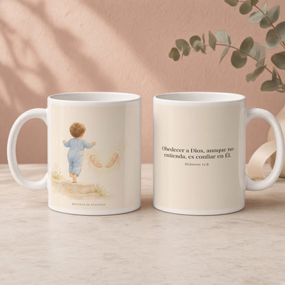 Obedecer a Dios es mi mayor valentía | Taza devocional ilustrada | Hebreos 11:8 — 15oz · Regalo rosa empolvado, arte y frase devocional en dos tazas
