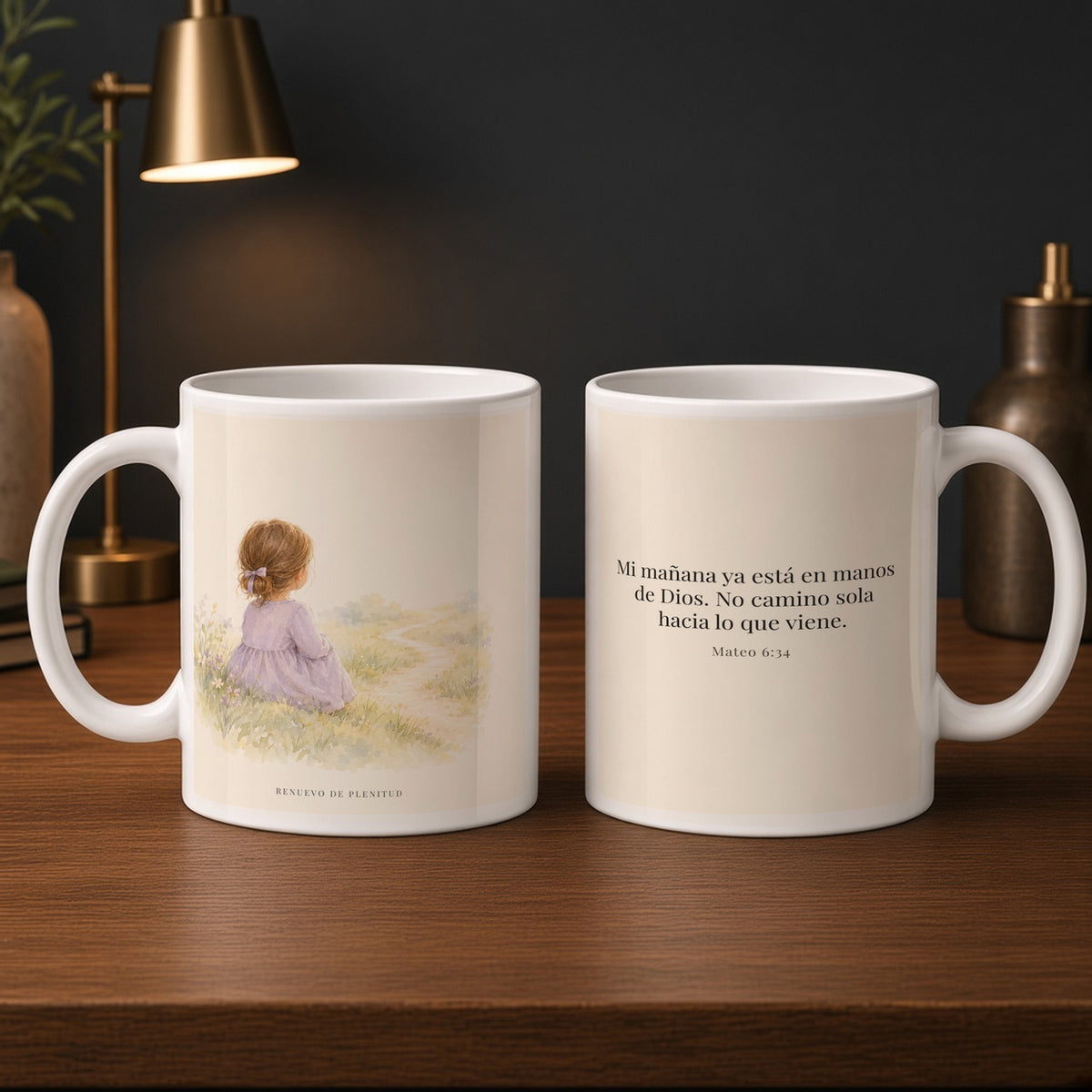 El Señor cuida del día que todavía no llega | Taza bíblica para café | Mateo 6:34 — 15oz · Estudio carbón, arte y frase devocional en dos tazas