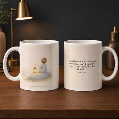 Solo Dios es mi roca y mi salvación | Taza cristiana en dos tamaños | Salmo 62:2 — 15oz · Estudio carbón, arte y frase devocional en dos tazas