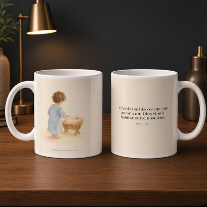 El Verbo se hizo carne por amor a mí | Taza cristiana en dos tamaños | Juan 1:14 — 15oz · Estudio carbón, arte y frase devocional en dos tazas