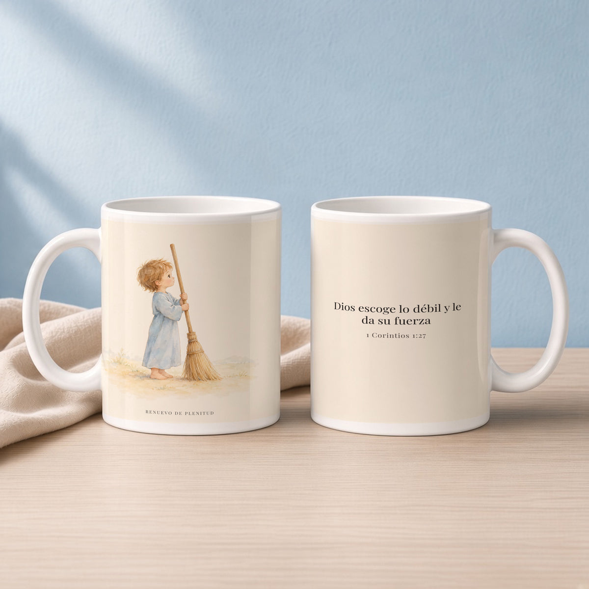 Dios escoge lo débil y le da su fuerza | Taza con arte cristiano | 1 Corintios 1:27 — 15oz · Lectura azul sereno, arte y frase devocional en dos tazas