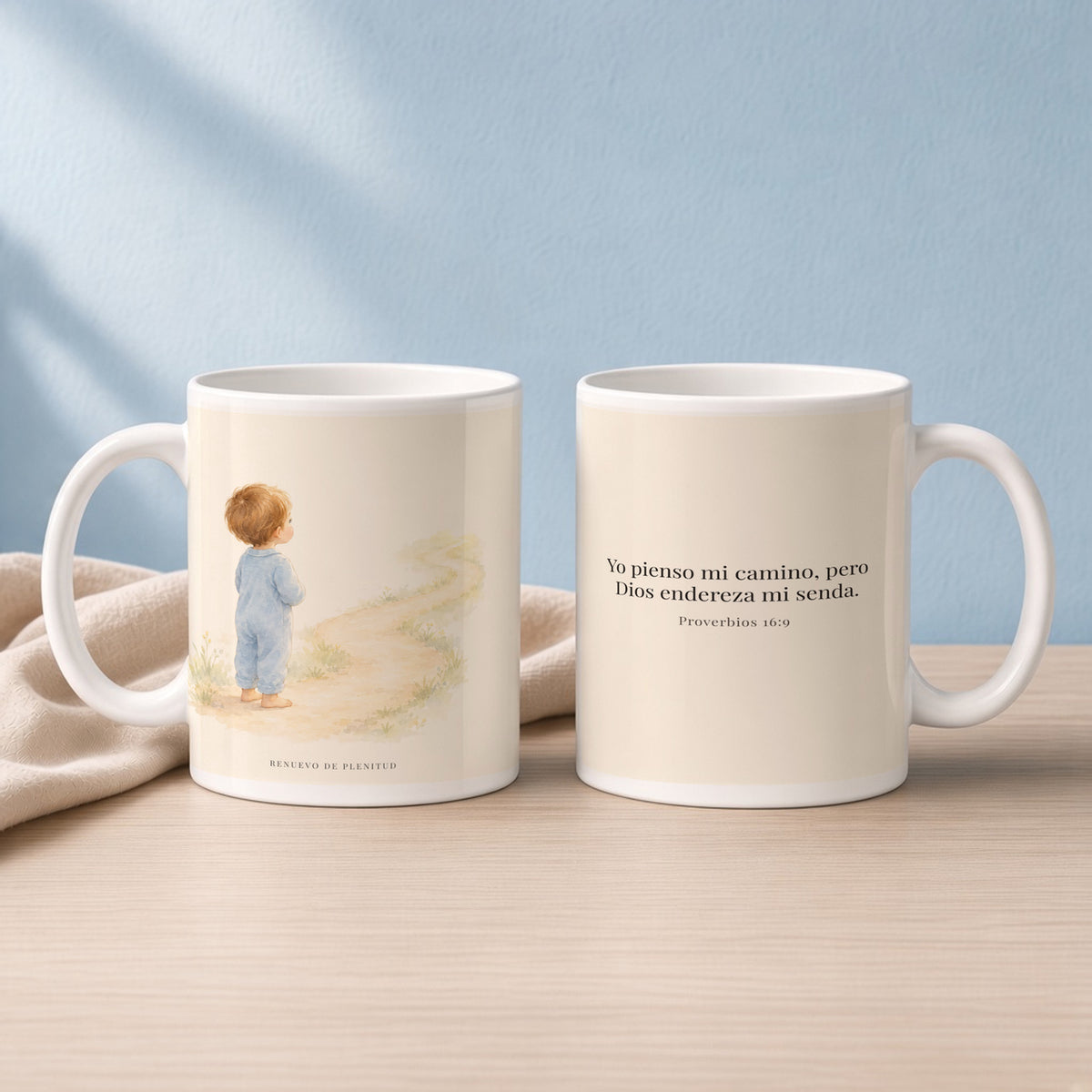 El corazón del hombre piensa, Dios endereza | Taza con arte cristiano | Proverbios 16:9 — 15oz · Lectura azul sereno, arte y frase devocional en dos tazas