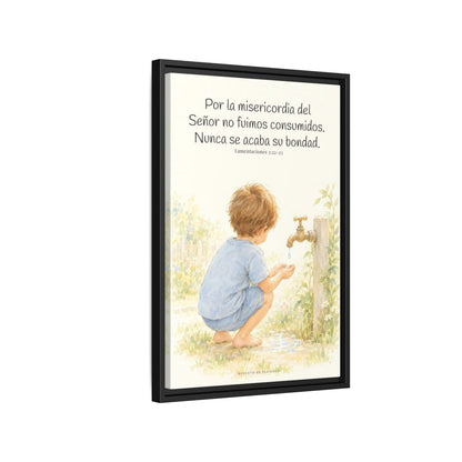 Nunca se acaba la misericordia de Dios — Lienzo Cristiano Enmarcado | Lamentaciones 3:22-23 — 16×24 pulgadas, marco negro, vista lateral del marco flotante