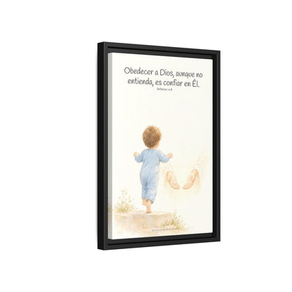 Obedecer a Dios es mi mayor valentía — Lienzo Cristiano Enmarcado | Hebreos 11:8 — 12×18 pulgadas, marco negro, vista lateral del marco flotante