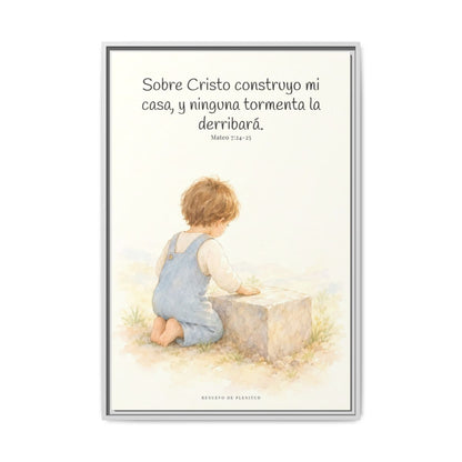 Sobre Cristo construyo mi casa — Lienzo Cristiano Enmarcado | Mateo 7:24-25 — 24×36 pulgadas, marco blanco, vista frontal