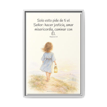 Solo esto pide de ti el Señor — Lienzo Cristiano Enmarcado | Miqueas 6:8 — 16×24 pulgadas, marco blanco, vista frontal