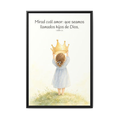 Soy hija amada de Dios — Lienzo Cristiano Enmarcado | 1 Juan 3:1 — 24×36 pulgadas, marco negro, vista frontal